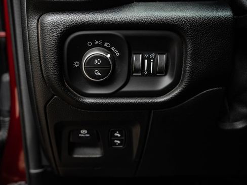 Used 2019 RAM 1500 Big Horn AWD/4WD image 16