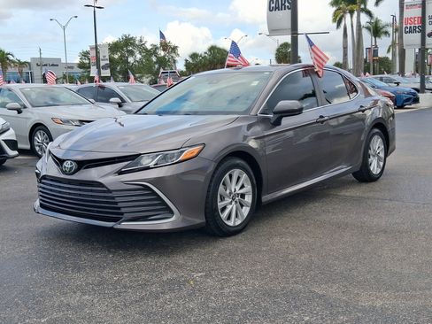 Used 2023 Toyota Camry LE FWD image 6