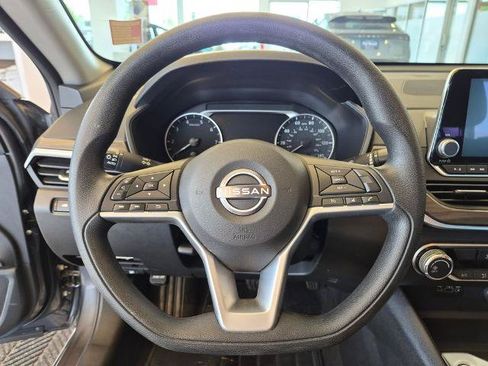 Certified 2025 Nissan Altima 2.5 SV FWD image 17