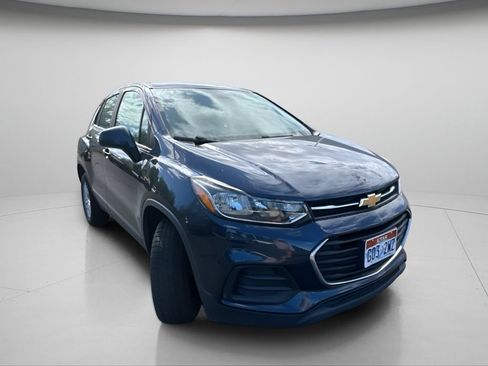 Used 2019 Chevrolet Trax LS AWD/4WD image 2