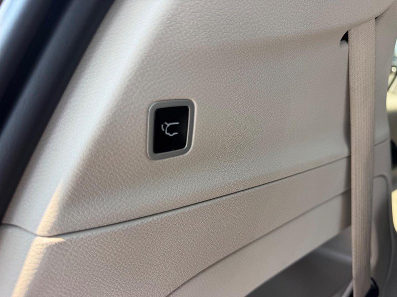 Used 2023 Chrysler Pacifica Touring-L FWD image 8