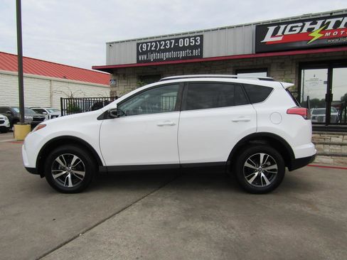 Used 2016 Toyota RAV4 XLE FWD image 2