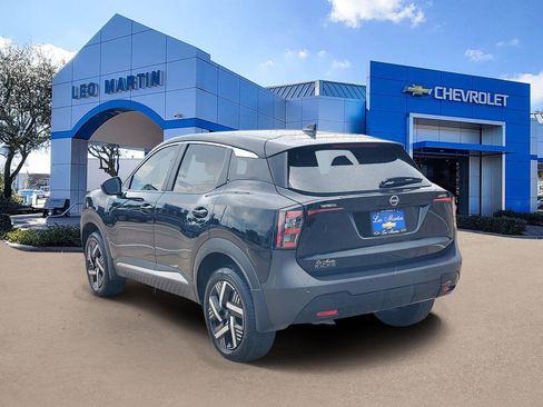 Used 2025 Nissan Kicks SV FWD image 4