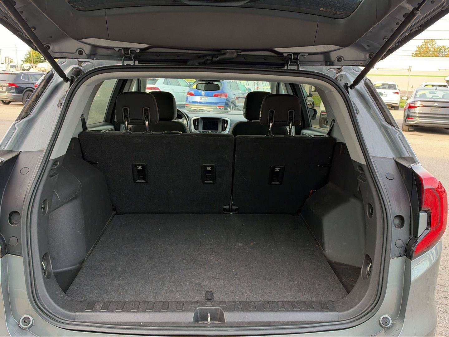 Used 2019 GMC Terrain SLE w/ Black Edition AWD/4WD image 7