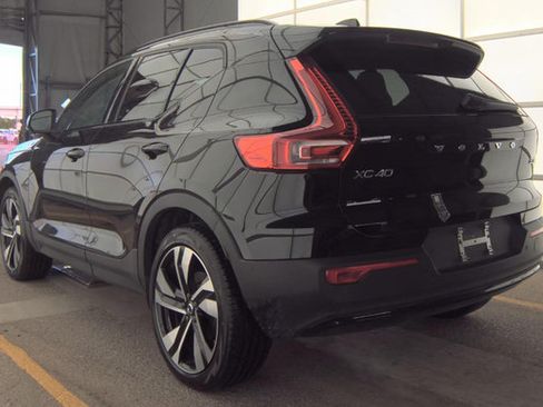 Used 2025 Volvo XC40 B5 Plus AWD/4WD image 4