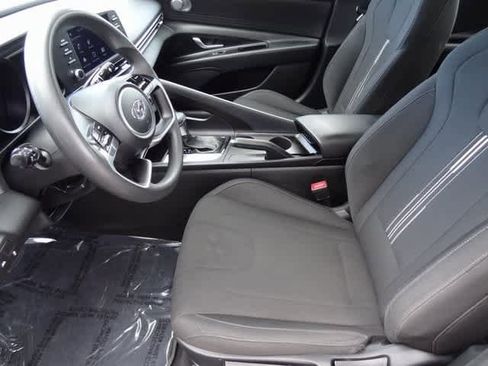 Used 2023 Hyundai Elantra SEL image 6
