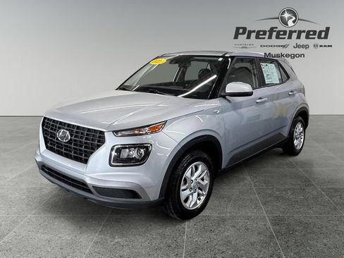Used 2022 Hyundai Venue SE FWD image 10