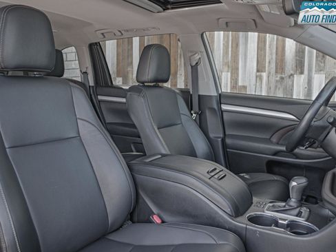 Used 2019 Toyota Highlander XLE AWD/4WD image 21