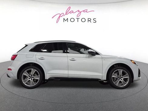 Certified 2025 Audi Q5 2.0T Premium w/ Convenience Plus Package AWD/4WD image 4