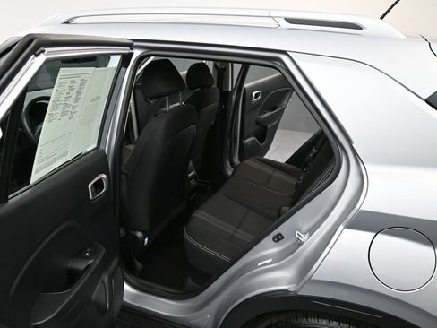 Certified 2025 Hyundai Venue SEL image 11