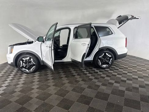 Certified 2025 Kia Telluride S FWD image 11