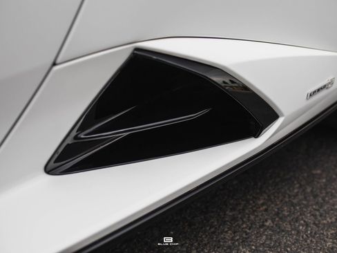 Used 2024 Lamborghini Huracan Tecnica image 7