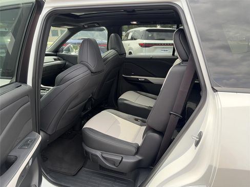 Used 2025 Lexus TX 500h AWD w/ Technology Package image 12