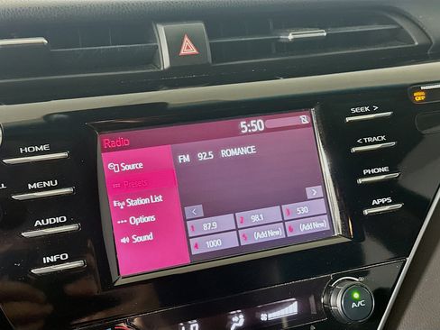 Used 2018 Toyota Camry SE w/ Convenience Package FWD image 21