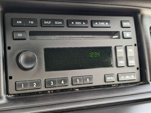 Used 2010 Ford Crown Victoria Police Interceptor image 16