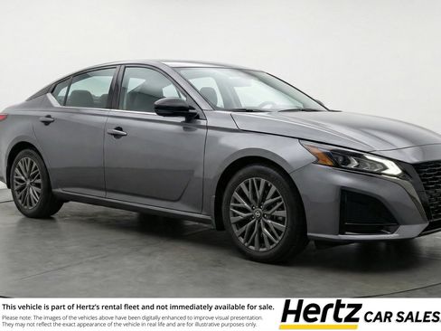 Used 2025 Nissan Altima 2.5 SV image 1