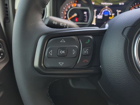 Used 2025 Jeep Wrangler Unlimited Sport AWD/4WD image 29