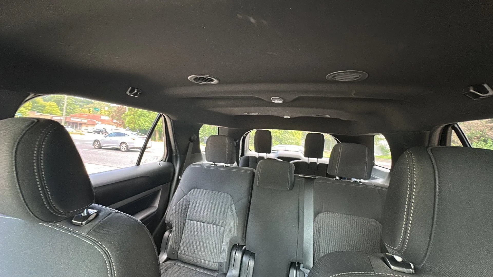 Used 2018 Ford Explorer XLT AWD/4WD image 14