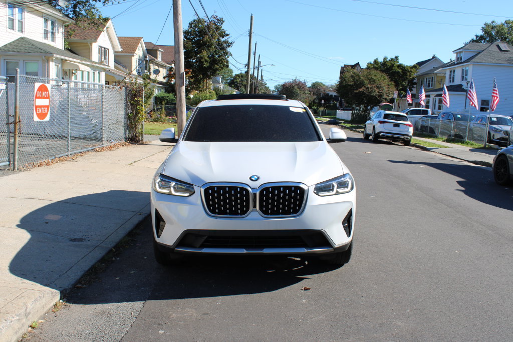 Used 2023 BMW X4 xDrive30i AWD/4WD image 3