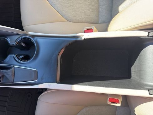 Used 2018 Toyota Camry L image 23