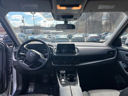 Used 2025 Nissan Rogue SV image 28