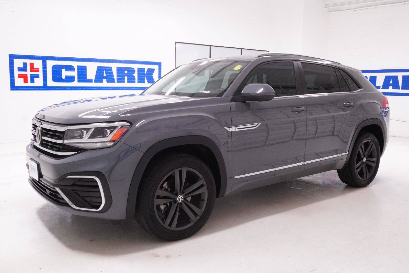 Used 2021 Volkswagen Atlas Cross Sport SE w/ Panoramic Sunroof Package FWD image 34