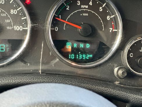 Used 2018 Jeep Wrangler Unlimited Sahara w/ Connectivity Group image 26