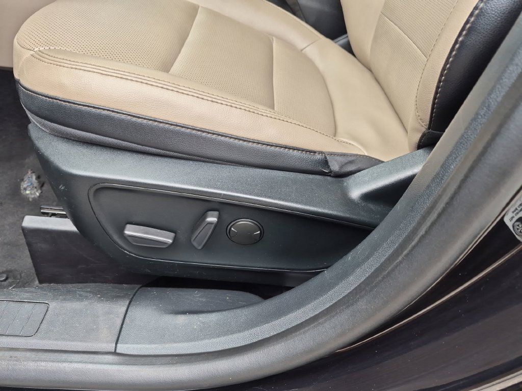 Used 2020 Ford Escape SEL FWD image 15