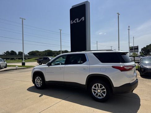 Used 2021 Chevrolet Traverse LT FWD image 24