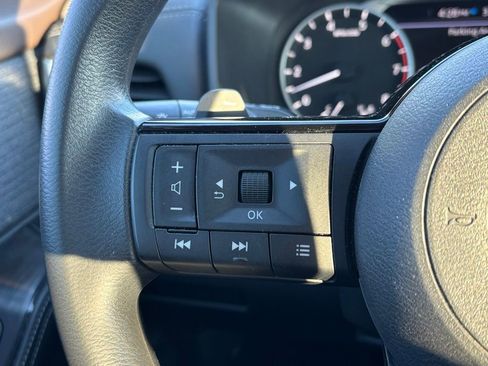 Used 2023 Nissan Rogue SV image 24