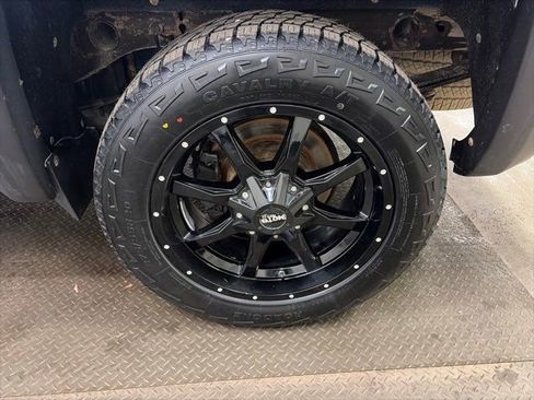 Used 2017 Chevrolet Silverado 1500 LT image 40