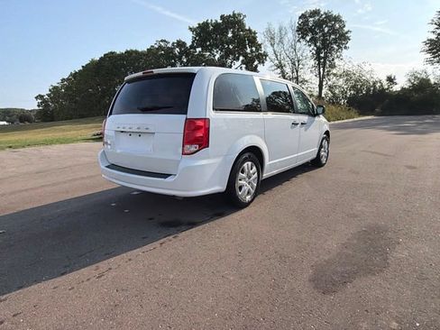 Used 2020 Dodge Grand Caravan SE FWD image 5