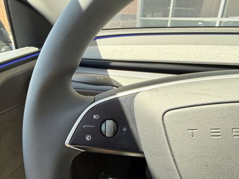 Used 2026 Tesla Model Y 2WD image 33
