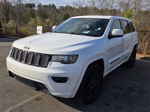 Used 2020 Jeep Grand Cherokee Altitude image 3