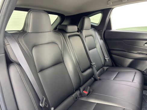 Used 2025 Nissan Murano SV image 32