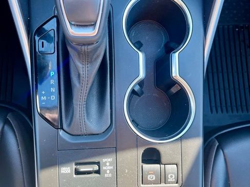 Used 2022 Toyota Highlander XLE image 16