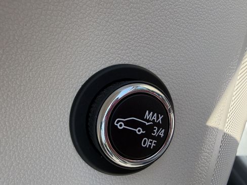 Used 2023 Buick Envision Avenir AWD/4WD image 34
