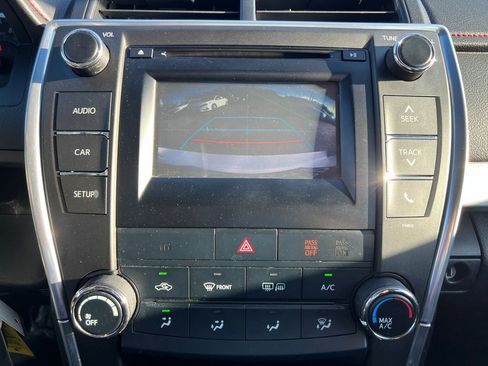Used 2015 Toyota Camry SE FWD image 17