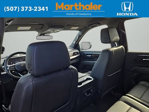 Used 2025 Chevrolet Suburban Z71 AWD/4WD image 14