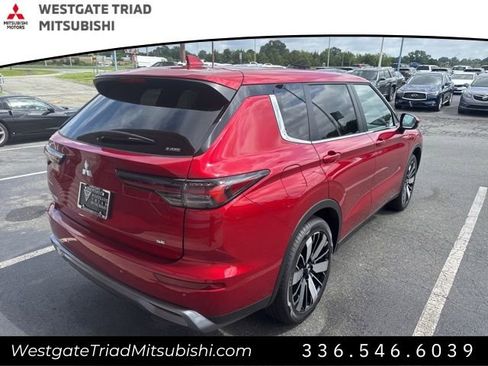 New 2025 Mitsubishi Outlander SE image 11