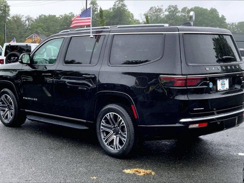 Used 2023 Jeep Wagoneer 4WD w/ Premium Group I image 10