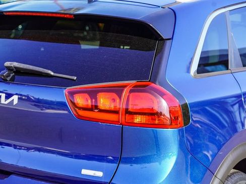 Certified 2022 Kia Niro LX image 8