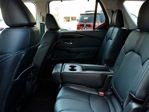 New 2025 Honda Pilot Touring image 31