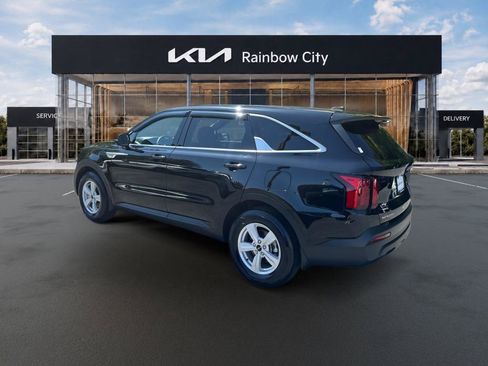 Used 2023 Kia Sorento LX FWD image 7