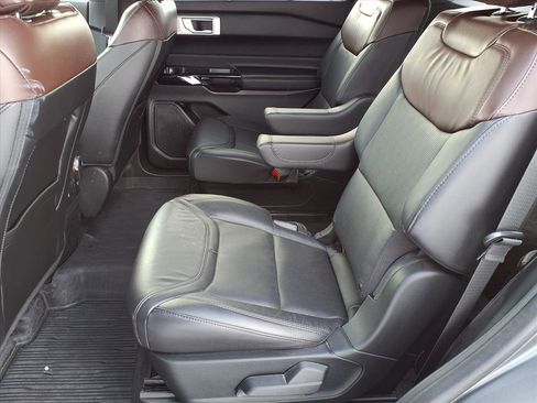 Used 2023 Ford Explorer Platinum w/ Technology Package image 16
