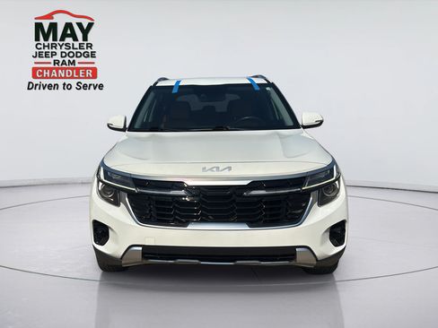 Used 2024 Kia Seltos EX FWD image 2