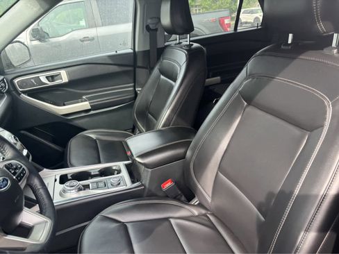 Used 2023 Ford Explorer XLT w/ Equipment Group 202A AWD/4WD image 6