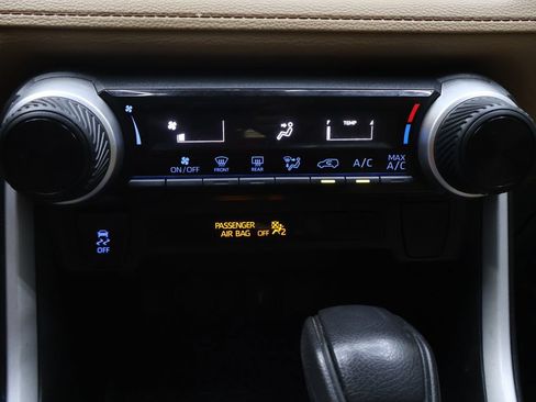 Used 2021 Toyota RAV4 LE FWD image 24