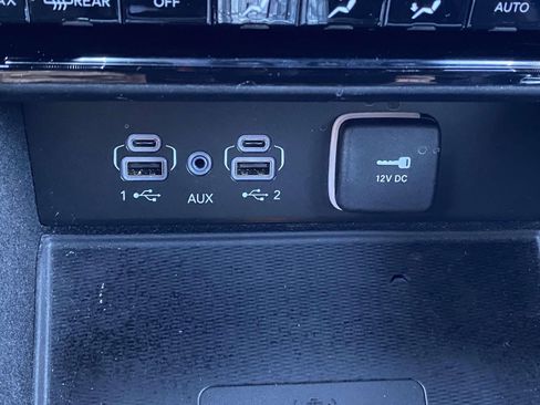 Used 2022 Jeep Grand Cherokee Overland w/ Luxury Tech Group IV image 31