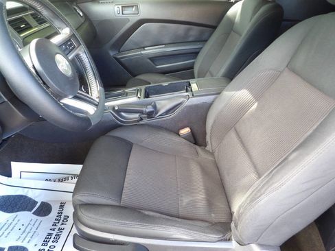 Used 2013 Ford Mustang V6 2dr Convertible image 23